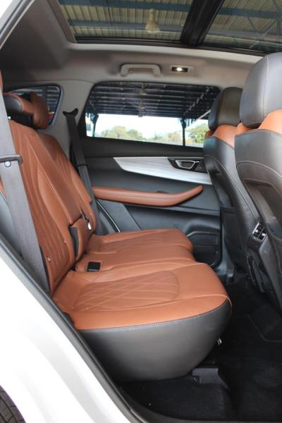 N898b9Q7NT_Crop800x600