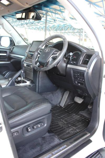 09WMWAj57R_Crop800x600